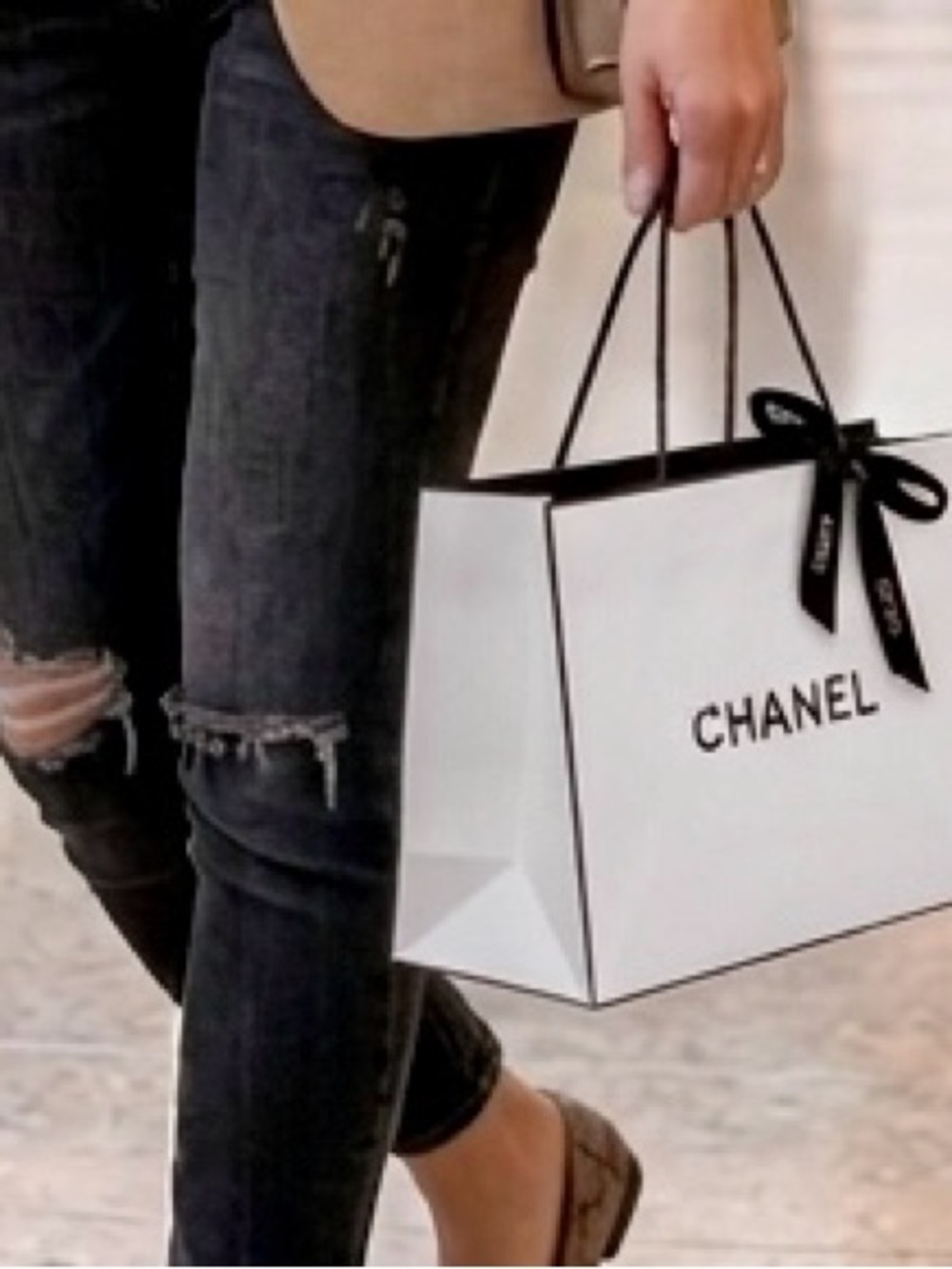 Chanel Classic White Shopper Bag with the Iconic Black Logo Unisex